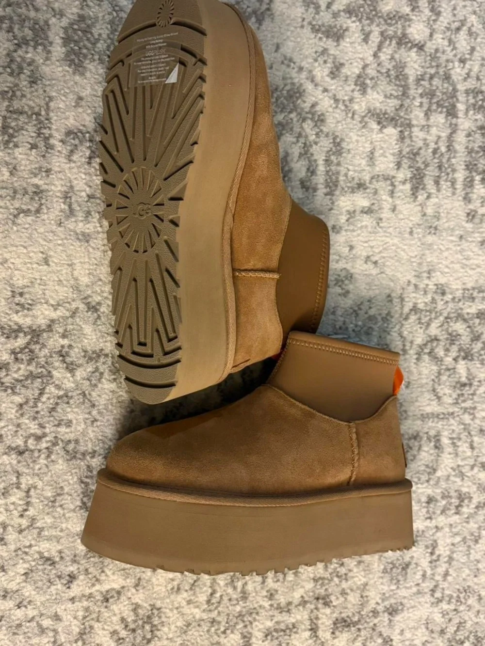 UGG Classic Mini Dipper Platform Women’s Boots 1168170 Size 8 New without Box